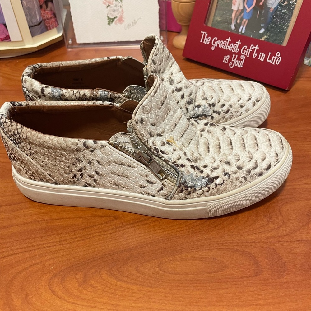 Report Slide-On Shoes